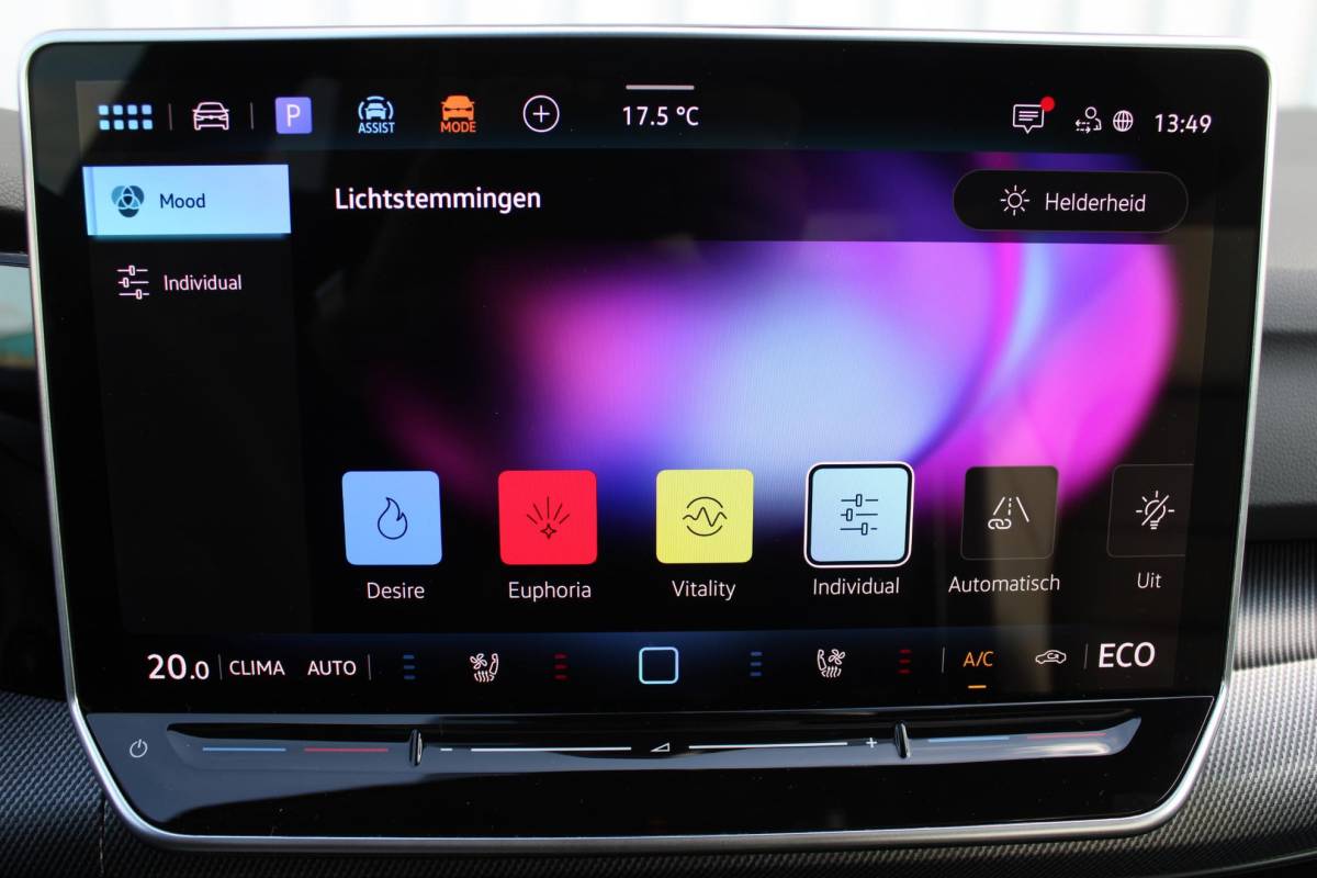 Volkswagen Golf Volkswagen Golf 1.5 eHybrid GTE | Incl. 12 maanden garantie | Schuif/kantel dak | Stoel/Stuur verwarming | Stoel ventilatie | Trekhaak | Apple CarPlay/Android Auto | Head-Up Display | Adaptieve cruise control | Achterruitrijcamera | Keyless Entry/Start | Climate Controle | Parkeersensoren | Parkeer Assistentie | IQ.Lights | Navigatie |