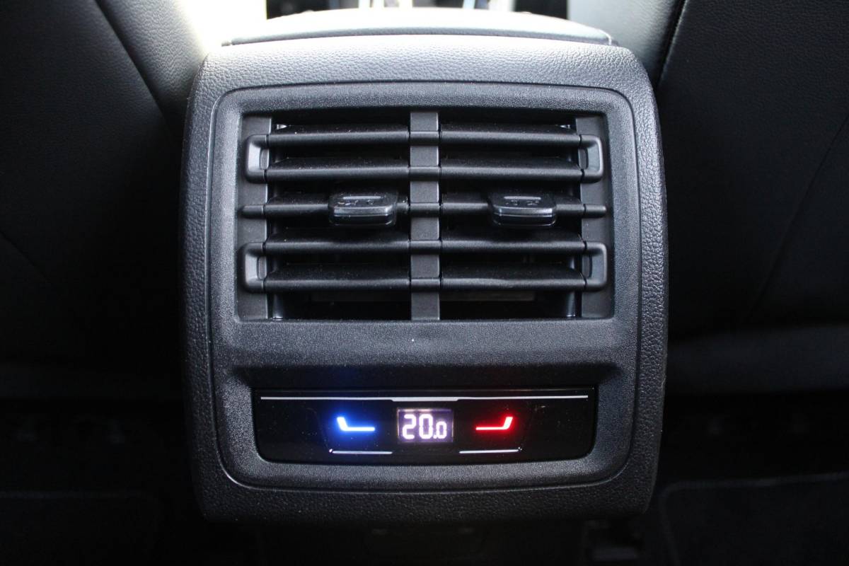 Volkswagen Golf Volkswagen Golf 1.5 eHybrid GTE | Incl. 12 maanden garantie | Schuif/kantel dak | Stoel/Stuur verwarming | Stoel ventilatie | Trekhaak | Apple CarPlay/Android Auto | Head-Up Display | Adaptieve cruise control | Achterruitrijcamera | Keyless Entry/Start | Climate Controle | Parkeersensoren | Parkeer Assistentie | IQ.Lights | Navigatie |
