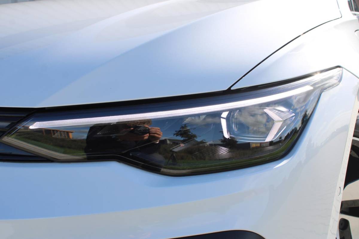 Volkswagen Golf Volkswagen Golf 1.5 eHybrid GTE | Incl. 12 maanden garantie | Schuif/kantel dak | Stoel/Stuur verwarming | Stoel ventilatie | Trekhaak | Apple CarPlay/Android Auto | Head-Up Display | Adaptieve cruise control | Achterruitrijcamera | Keyless Entry/Start | Climate Controle | Parkeersensoren | Parkeer Assistentie | IQ.Lights | Navigatie |