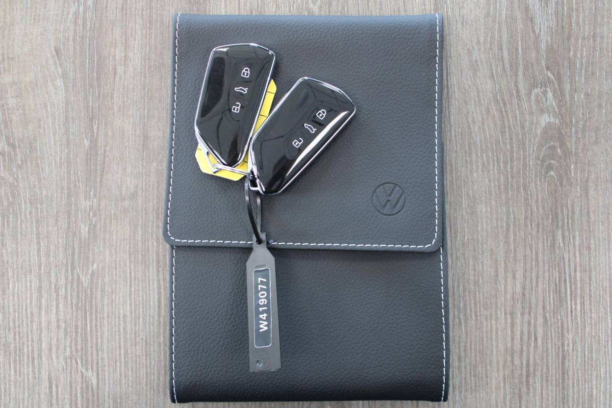 Volkswagen Golf Volkswagen Golf 1.5 eHybrid GTE | Incl. 12 maanden garantie | Schuif/kantel dak | Stoel/Stuur verwarming | Stoel ventilatie | Trekhaak | Apple CarPlay/Android Auto | Head-Up Display | Adaptieve cruise control | Achterruitrijcamera | Keyless Entry/Start | Climate Controle | Parkeersensoren | Parkeer Assistentie | IQ.Lights | Navigatie |