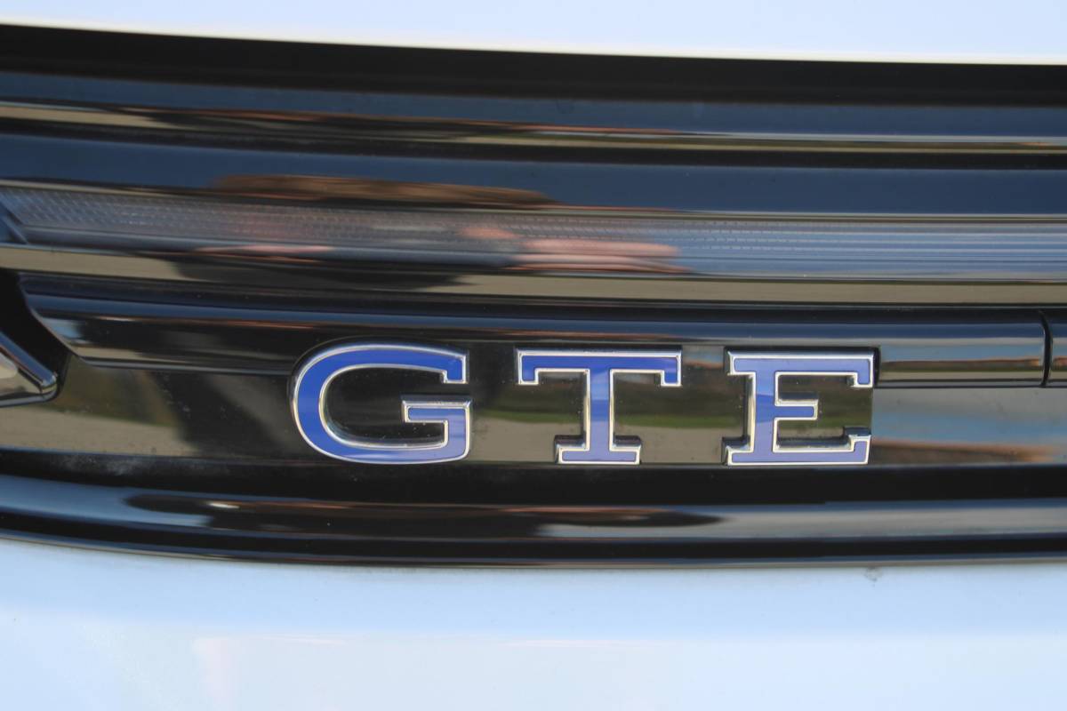 Volkswagen Golf Volkswagen Golf 1.5 eHybrid GTE | Incl. 12 maanden garantie | Schuif/kantel dak | Stoel/Stuur verwarming | Stoel ventilatie | Trekhaak | Apple CarPlay/Android Auto | Head-Up Display | Adaptieve cruise control | Achterruitrijcamera | Keyless Entry/Start | Climate Controle | Parkeersensoren | Parkeer Assistentie | IQ.Lights | Navigatie |