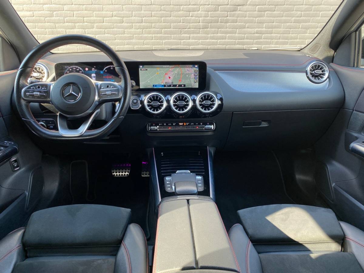 Mercedes-Benz EQA Mercedes-Benz EQA 250 Business Solution AMG 67 kWh | 1e eigenaar | dealer onderh. | navigatie | camera | night pakket | BTW auto