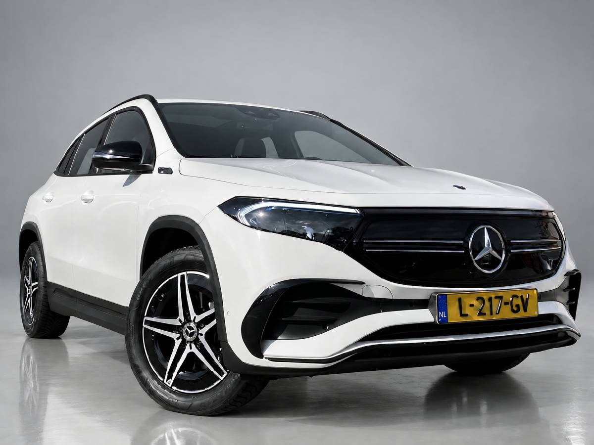 Mercedes-Benz EQA Mercedes-Benz EQA 250 Business Solution AMG 67 kWh | 1e eigenaar | dealer onderh. | navigatie | camera | night pakket | BTW auto