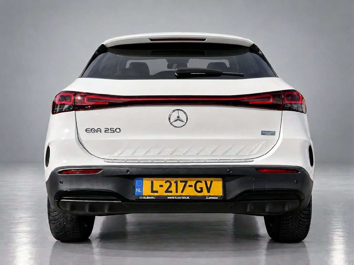 Mercedes-Benz EQA Mercedes-Benz EQA 250 Business Solution AMG 67 kWh | 1e eigenaar | dealer onderh. | navigatie | camera | night pakket | BTW auto