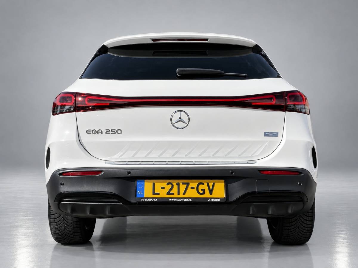 Mercedes-Benz EQA Mercedes-Benz EQA 250 Business Solution AMG 67 kWh | 1e eigenaar | dealer onderh. | navigatie | camera | night pakket | BTW auto