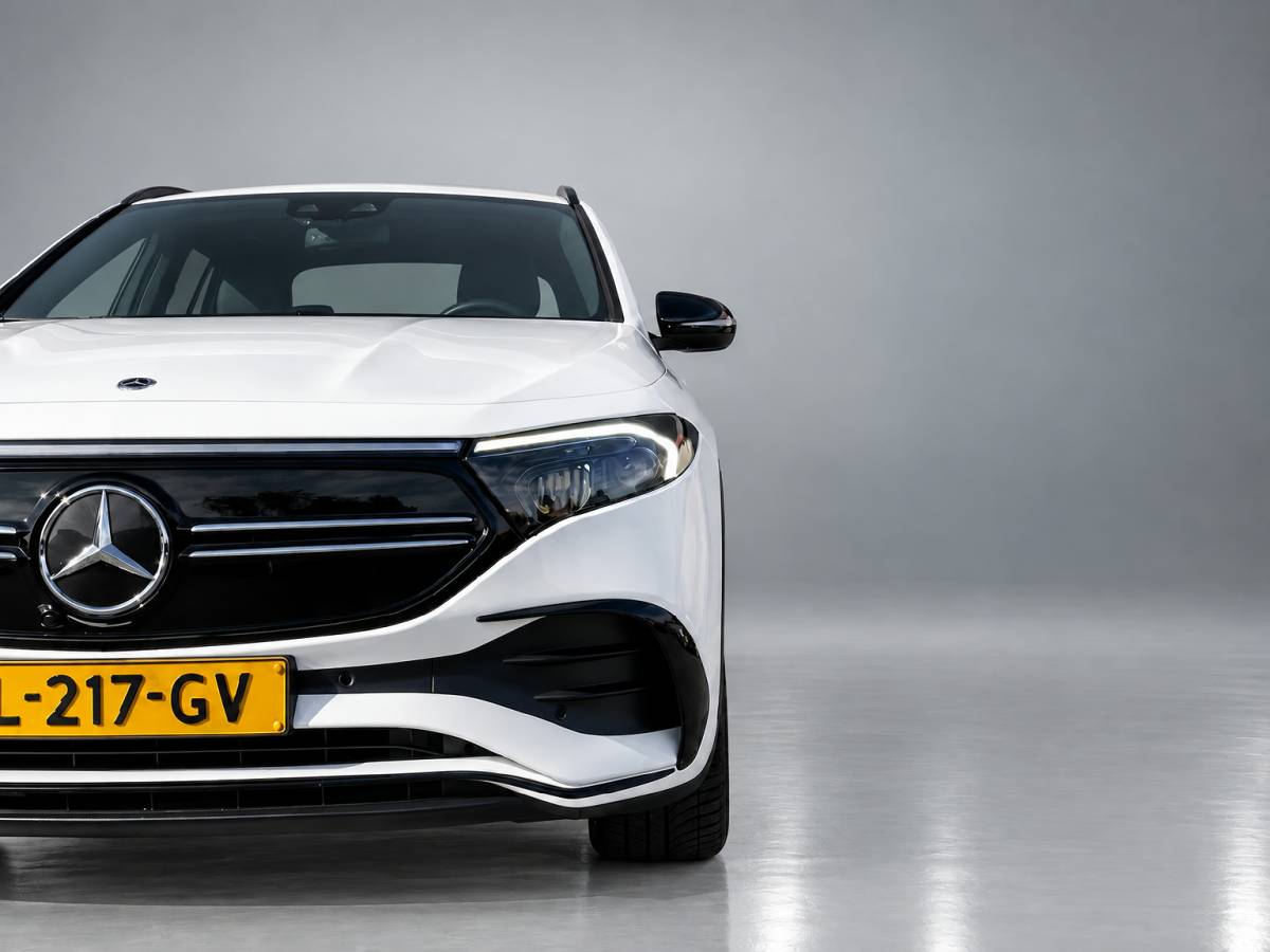 Mercedes-Benz EQA Mercedes-Benz EQA 250 Business Solution AMG 67 kWh | 1e eigenaar | dealer onderh. | navigatie | camera | night pakket | BTW auto