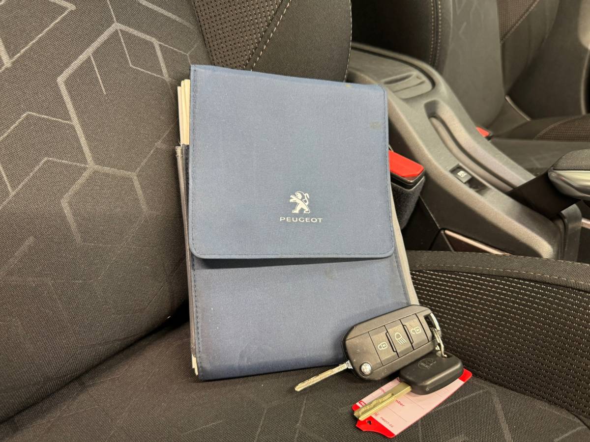 Peugeot 2008 Peugeot 2008 1.2 VTi Active Pack Premium |Trekhaak|Airco|Navigatie|