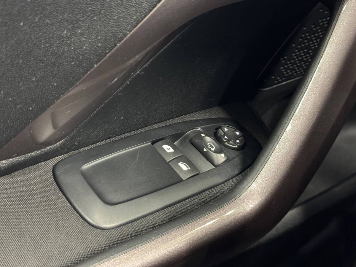 Peugeot 2008 Peugeot 2008 1.2 VTi Active Pack Premium |Trekhaak|Airco|Navigatie|