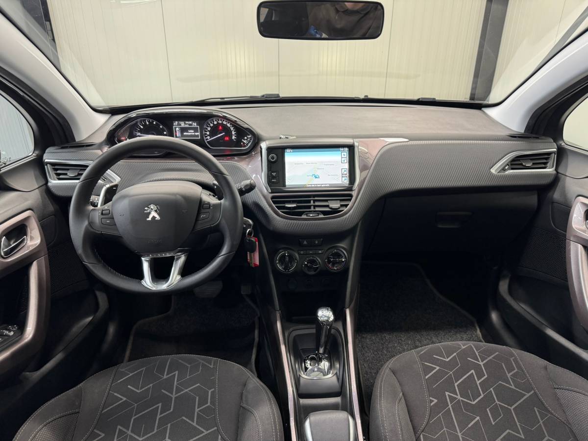 Peugeot 2008 Peugeot 2008 1.2 VTi Active Pack Premium |Trekhaak|Airco|Navigatie|