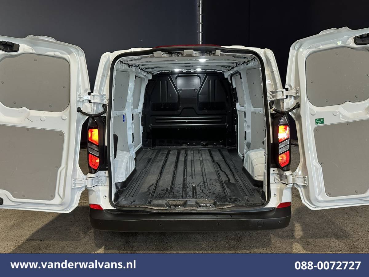 Ford Transit Custom Ford Transit Custom 2.0 TDCI 136pk L2H1 Euro6 Airco | Leder | Camera | LED | Apple Carplay | Cruisecontrol Android Auto, Verwarmde voorruit, Parkeersensoren, Bijrijdersbank, 2740kg trekvermogen