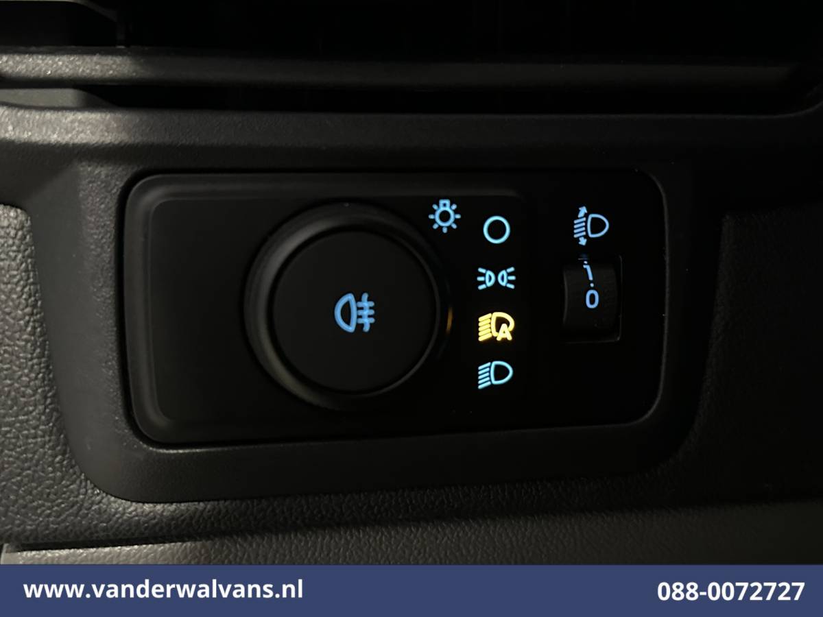 Ford Transit Custom Ford Transit Custom 2.0 TDCI 136pk L2H1 Euro6 Airco | Camera | LED | Apple Carplay | Cruisecontrol Android Auto, Verwarmde voorruit, Parkeersensoren, Bijrijdersbank, 2740kg trekvermogen