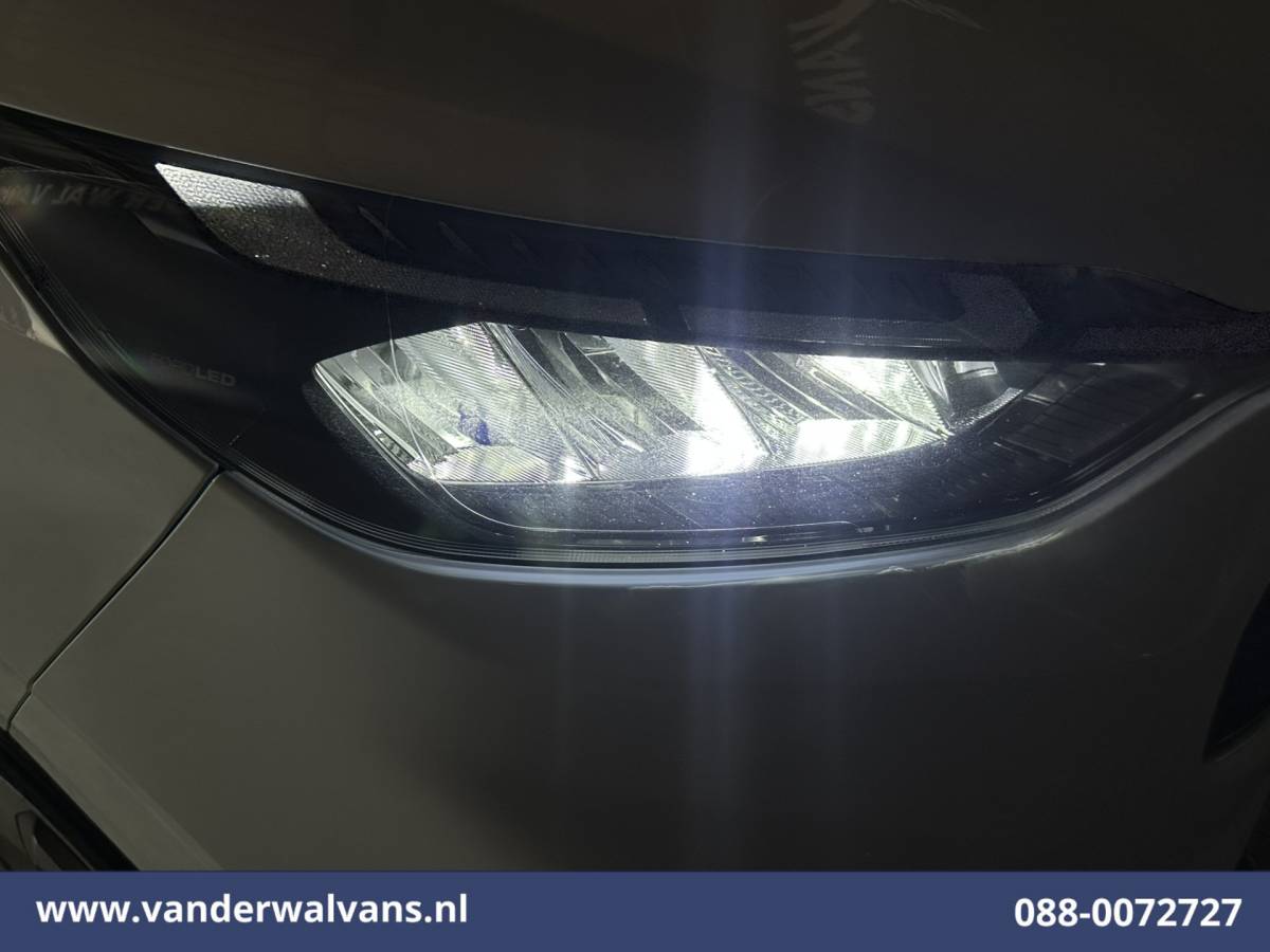 Ford Transit Custom Ford Transit Custom 2.0 TDCI 136pk L2H1 Euro6 Airco | Leder | Camera | LED | Apple Carplay | Cruisecontrol Android Auto, Verwarmde voorruit, Parkeersensoren, Bijrijdersbank, 2740kg trekvermogen
