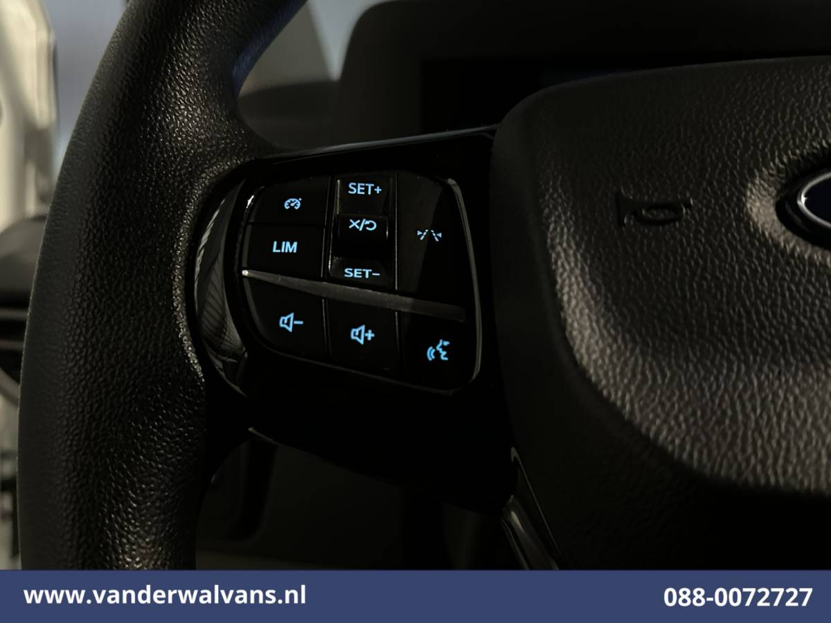 Ford Transit Custom Ford Transit Custom 2.0 TDCI 136pk L2H1 Euro6 Airco | Leder | Camera | LED | Apple Carplay | Cruisecontrol Android Auto, Verwarmde voorruit, Parkeersensoren, Bijrijdersbank, 2740kg trekvermogen