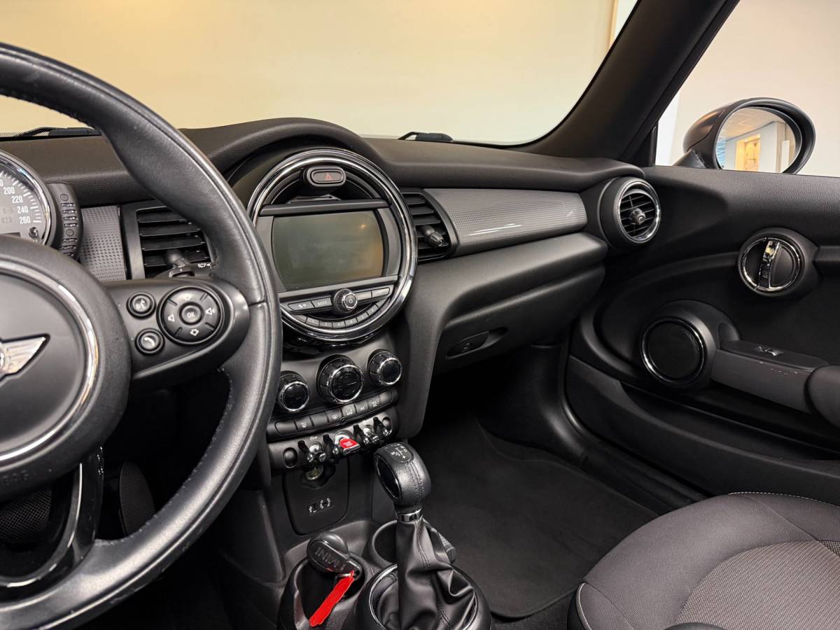 MINI Cooper Cabrio Mini Cabrio 1.5 Cooper Business *Automaat* Climate|Cruise|Navi|PDC|BT|Windscherm|Neon-ring|Origineel NL|Facelift|NAP
