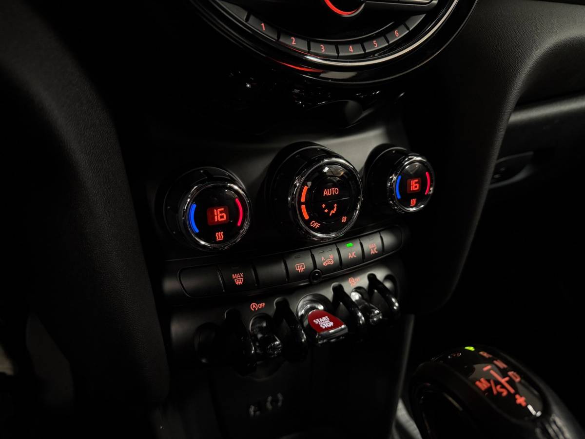 MINI Cooper Cabrio Mini Cabrio 1.5 Cooper Business *Automaat* Climate|Cruise|Navi|PDC|BT|Windscherm|Neon-ring|Origineel NL|Facelift|NAP