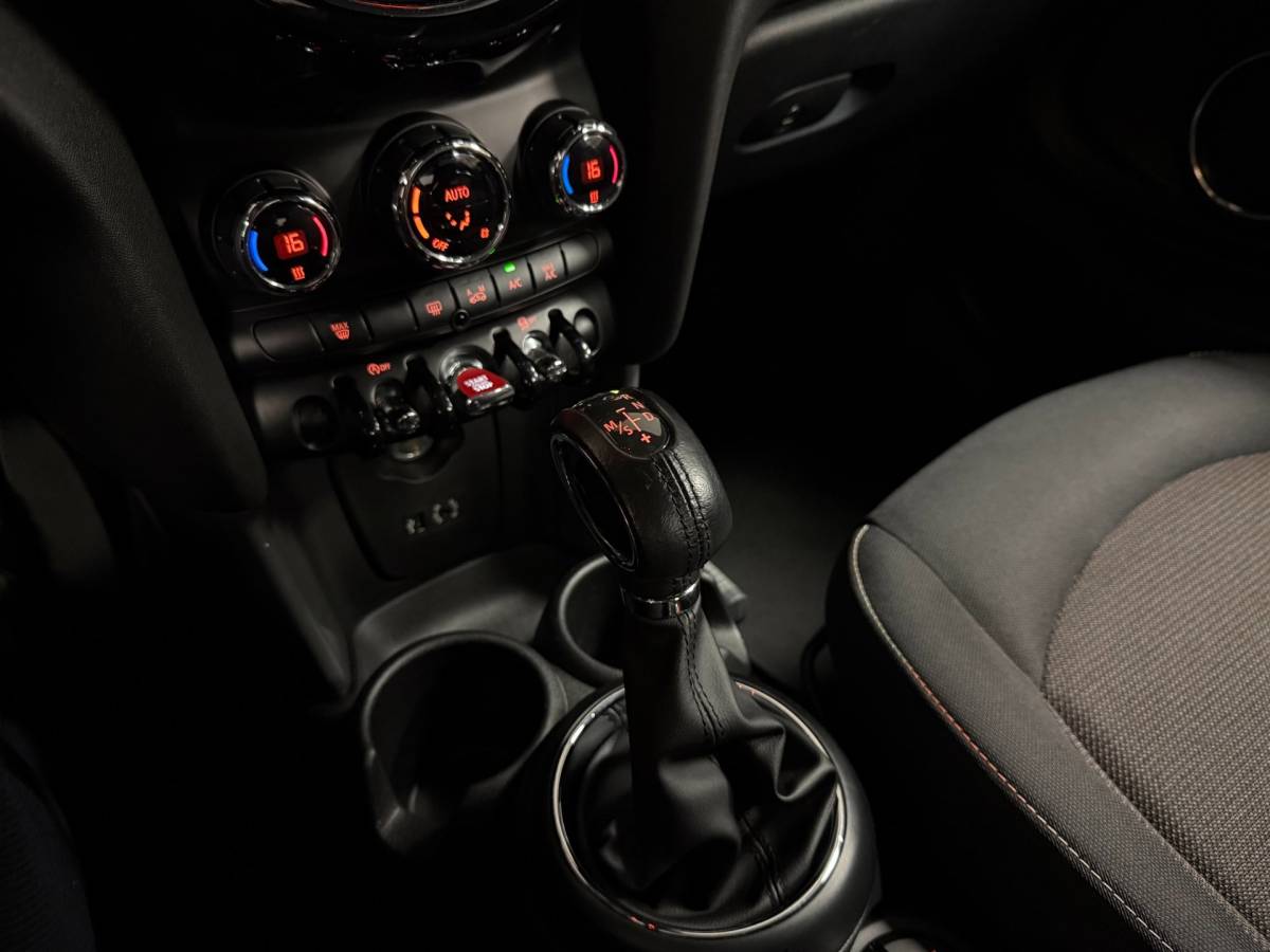 MINI Cooper Cabrio Mini Cabrio 1.5 Cooper Business *Automaat* Climate|Cruise|Navi|PDC|BT|Windscherm|Neon-ring|Origineel NL|Facelift|NAP