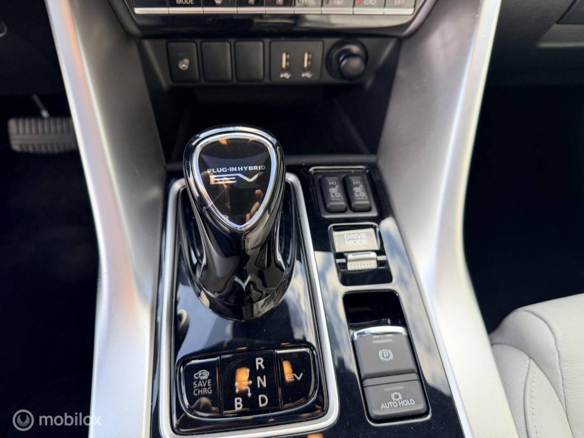 Mitsubishi Eclipse Cross Mitsubishi Eclipse Cross 2.4 PHEV Instyle|offwhite leder|carplay
