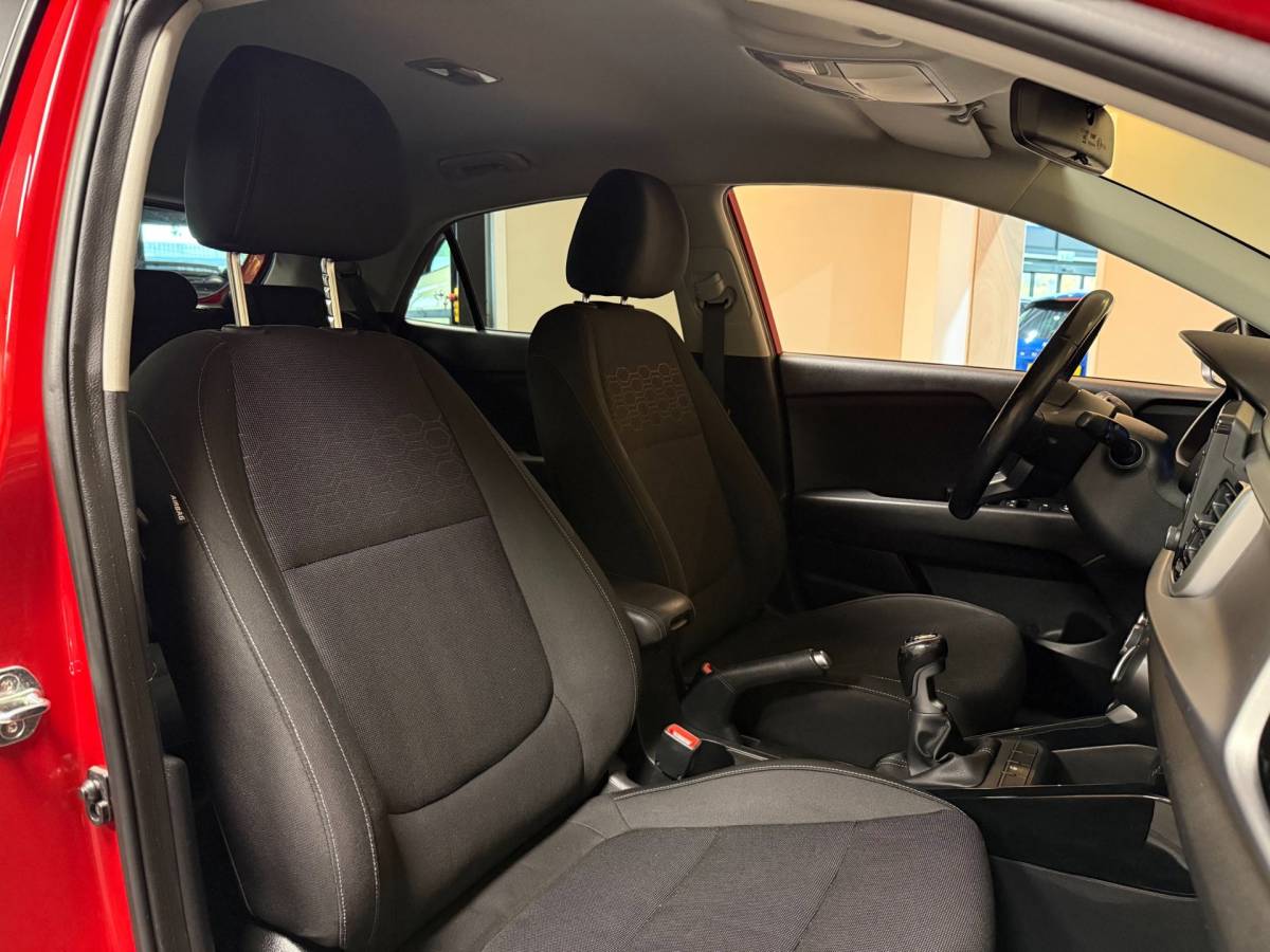 Kia Rio Kia Rio 1.0 TGDI DynamicLine *Carplay* Trekhaak|Camera|Navi|Cruise|Keyless|Lane-Assist|DAB|PDC|Isofix|LED|NAP