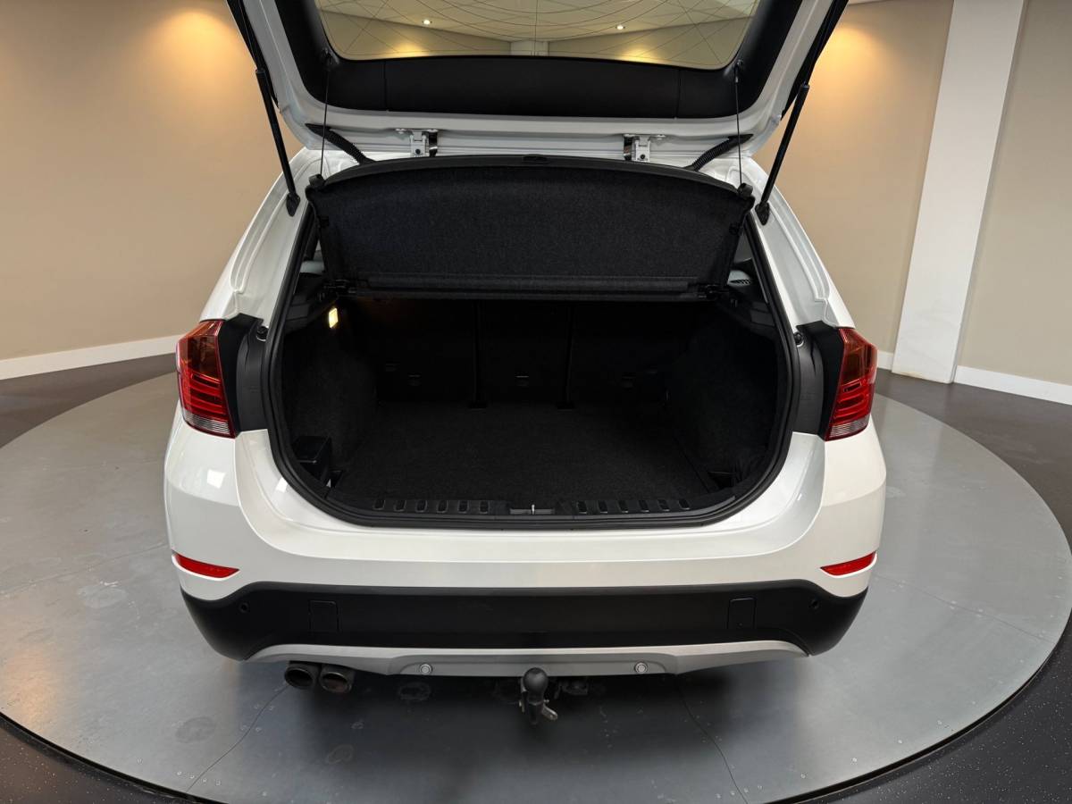 BMW X1 BMW X1 SDrive20i Upgrade Edition *Parelmoer* Leer|Trekhaak|Navi|Cruise|Climate|Bluetooth|PDC|NAP