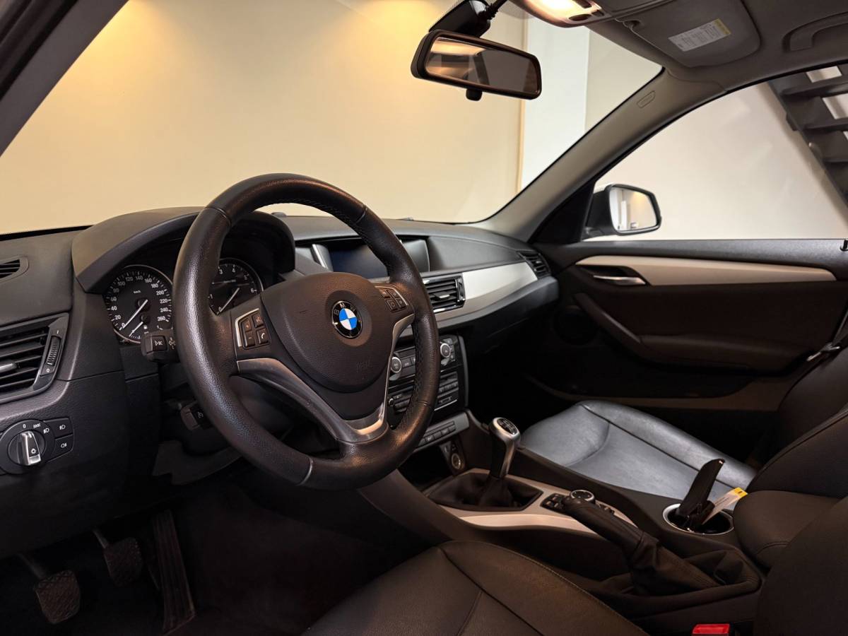 BMW X1 BMW X1 SDrive20i Upgrade Edition *Parelmoer* Leer|Trekhaak|Navi|Cruise|Climate|Bluetooth|PDC|NAP