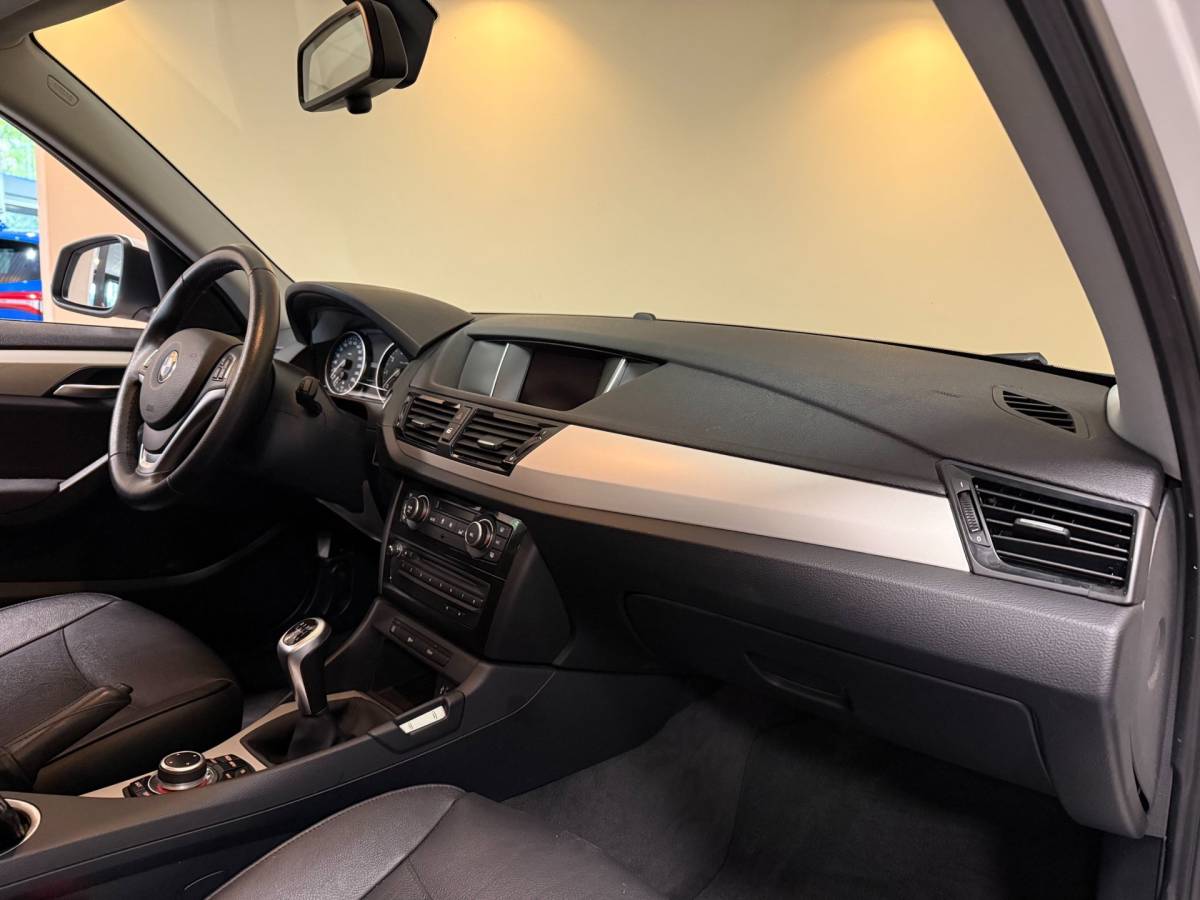 BMW X1 BMW X1 SDrive20i Upgrade Edition *Parelmoer* Leer|Trekhaak|Navi|Cruise|Climate|Bluetooth|PDC|NAP