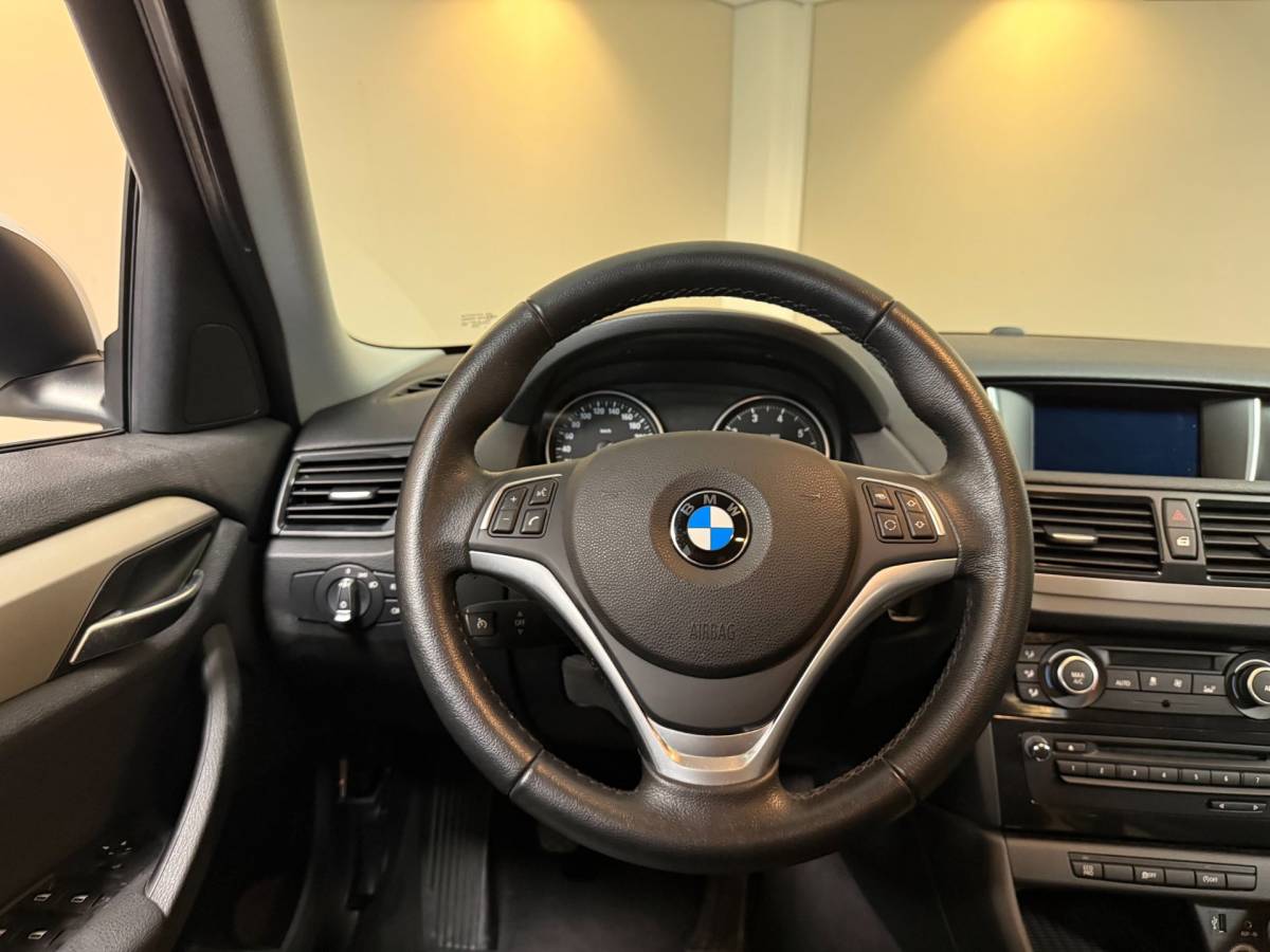 BMW X1 BMW X1 SDrive20i Upgrade Edition *Parelmoer* Leer|Trekhaak|Navi|Cruise|Climate|Bluetooth|PDC|NAP