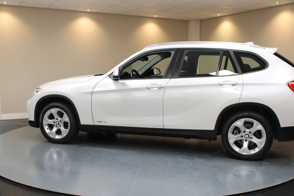 BMW X1 BMW X1 SDrive20i Upgrade Edition *Parelmoer* Leer|Trekhaak|Navi|Cruise|Climate|Bluetooth|PDC|NAP