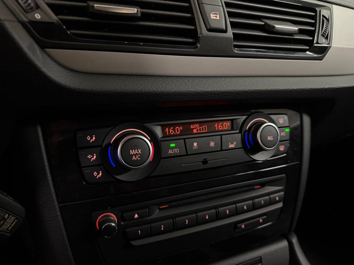 BMW X1 BMW X1 SDrive20i Upgrade Edition *Parelmoer* Leer|Trekhaak|Navi|Cruise|Climate|Bluetooth|PDC|NAP