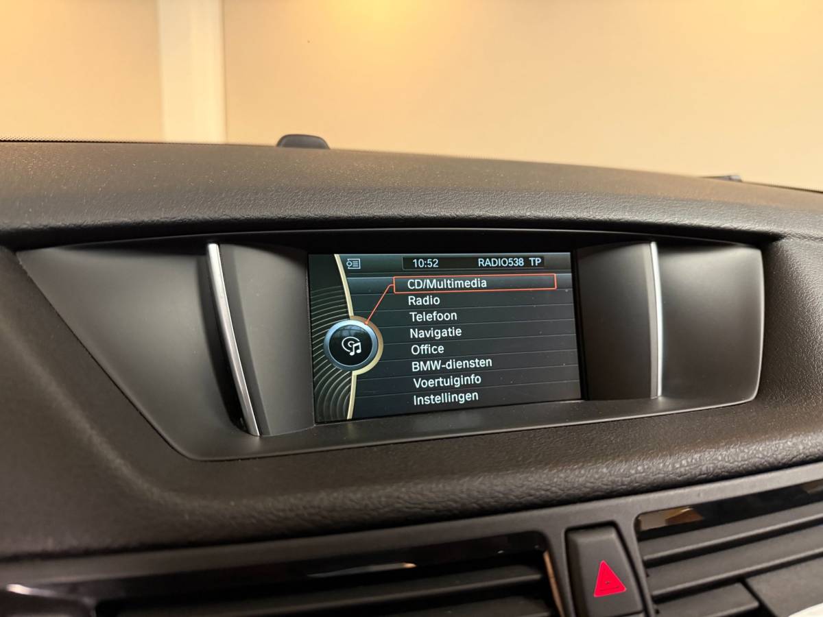 BMW X1 BMW X1 SDrive20i Upgrade Edition *Parelmoer* Leer|Trekhaak|Navi|Cruise|Climate|Bluetooth|PDC|NAP