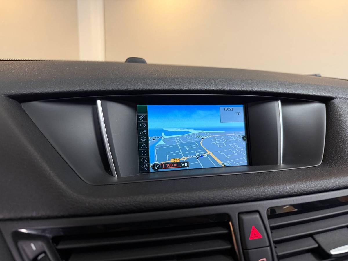 BMW X1 BMW X1 SDrive20i Upgrade Edition *Parelmoer* Leer|Trekhaak|Navi|Cruise|Climate|Bluetooth|PDC|NAP