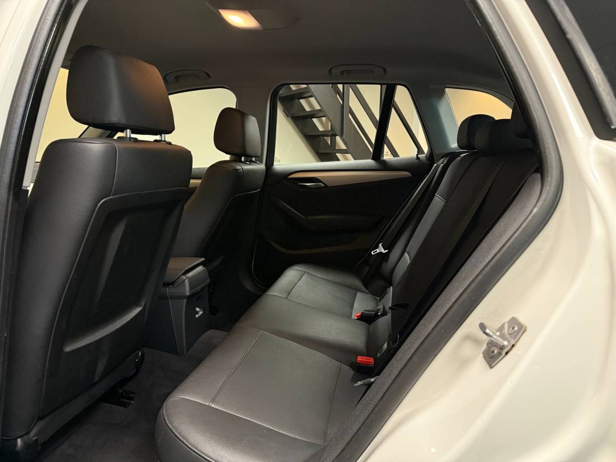 BMW X1 BMW X1 SDrive20i Upgrade Edition *Parelmoer* Leer|Trekhaak|Navi|Cruise|Climate|Bluetooth|PDC|NAP