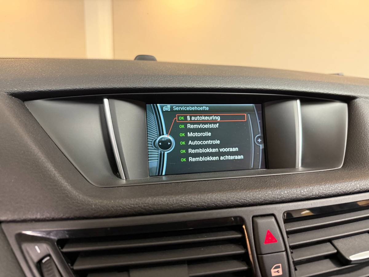 BMW X1 BMW X1 SDrive20i Upgrade Edition *Parelmoer* Leer|Trekhaak|Navi|Cruise|Climate|Bluetooth|PDC|NAP