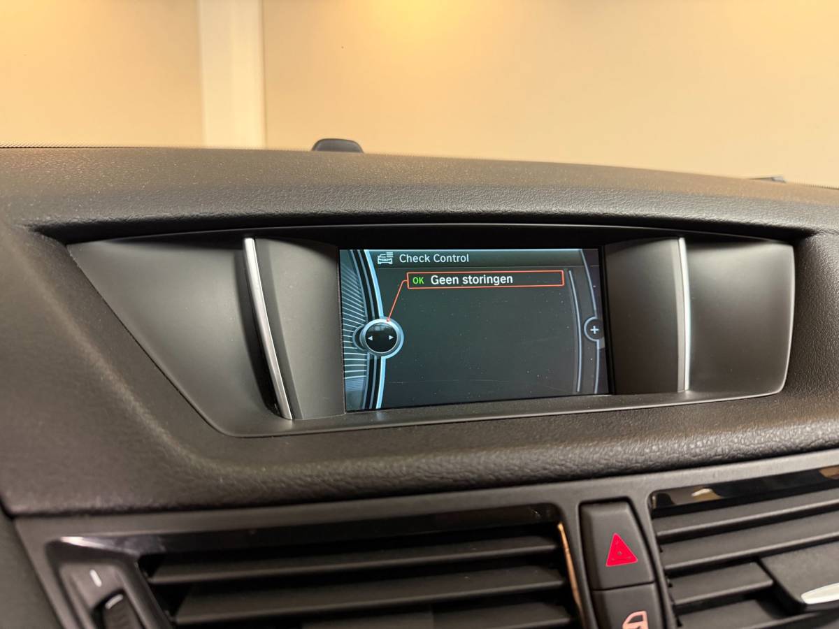 BMW X1 BMW X1 SDrive20i Upgrade Edition *Parelmoer* Leer|Trekhaak|Navi|Cruise|Climate|Bluetooth|PDC|NAP