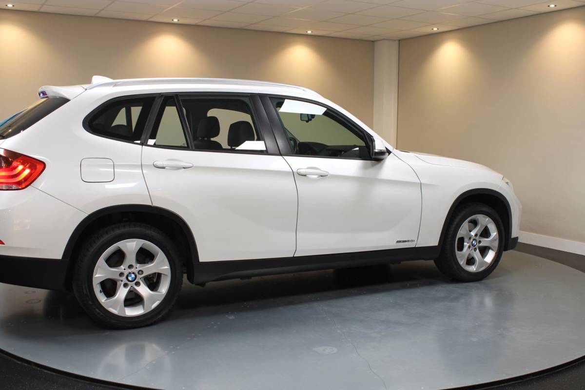 BMW X1 BMW X1 SDrive20i Upgrade Edition *Parelmoer* Leer|Trekhaak|Navi|Cruise|Climate|Bluetooth|PDC|NAP