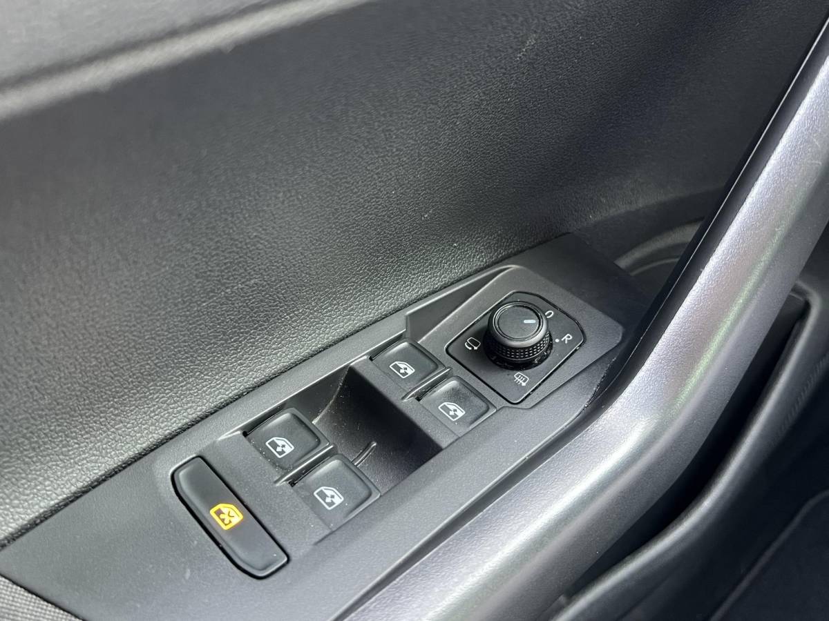 Volkswagen Polo Volkswagen Polo 1.0 TSI Go PARKEERSENSOREN V+ A | APPLE CARPLAY/ANDROID AUTO | LM VELGEN | AIRCO |