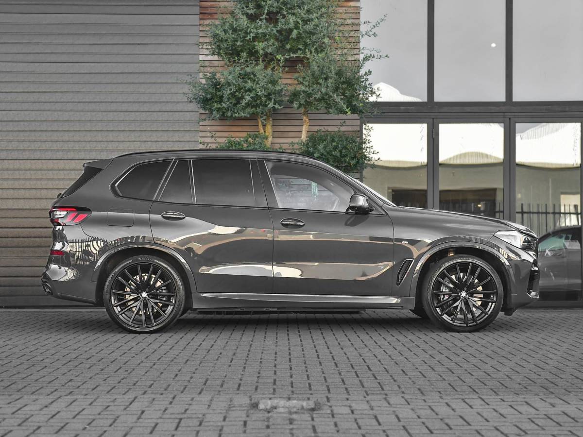 BMW X5 BMW X5 xDrive45e High Executive M Sport Panorama H&K ACC 360 Camera Individual bekleding