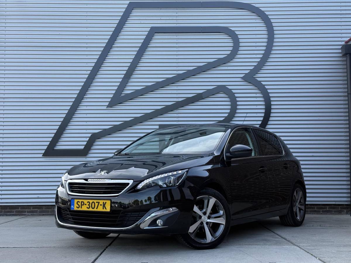 Peugeot 308 Peugeot 308 1.2 PureTech Blue Lease Premium Pano|Clima|Cruise|Trekhaak|PDC|Elek ramen|Lm velgen|D-riem vv in 2024|APK tot 09-2027