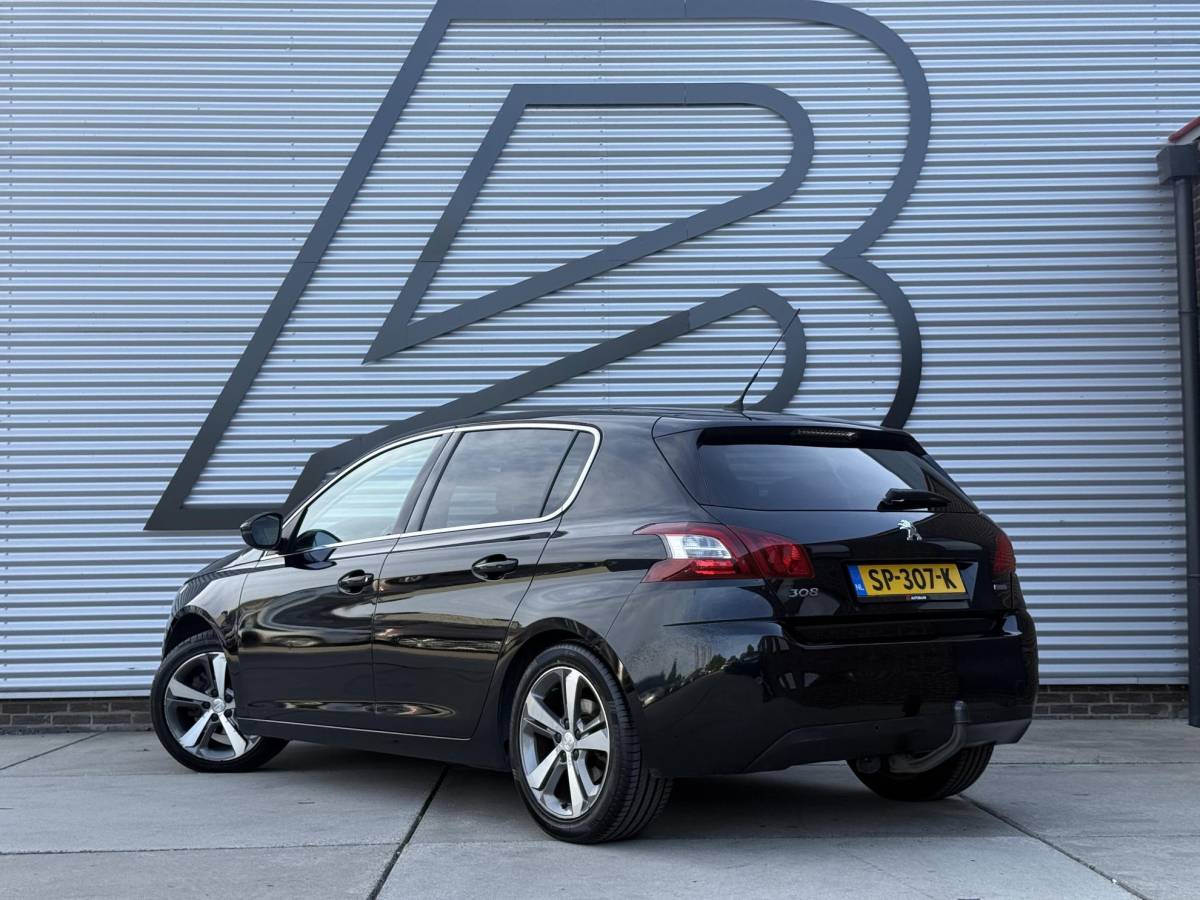 Peugeot 308 Peugeot 308 1.2 PureTech Blue Lease Premium Pano|Clima|Cruise|Trekhaak|PDC|Elek ramen|Lm velgen|D-riem vv in 2024|APK tot 09-2027