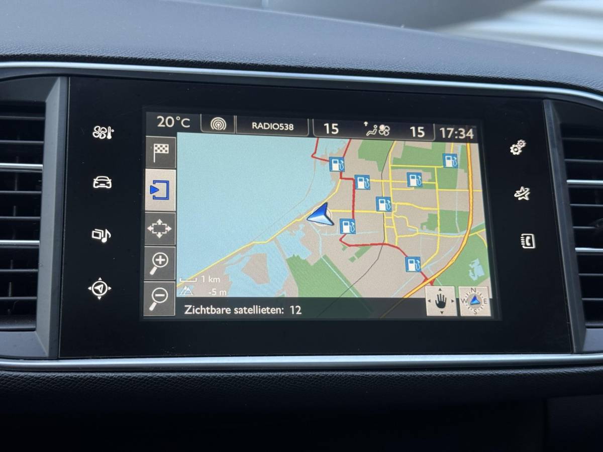 Peugeot 308 Peugeot 308 1.2 PureTech Blue Lease Premium Pano|Clima|Cruise|Trekhaak|PDC|Elek ramen|Lm velgen|D-riem vv in 2024|APK tot 09-2027