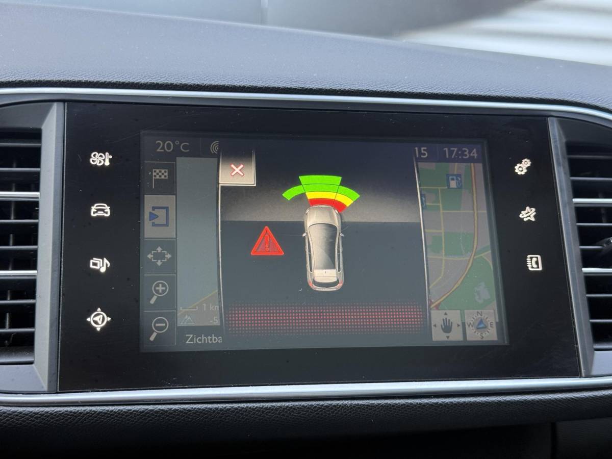 Peugeot 308 Peugeot 308 1.2 PureTech Blue Lease Premium Pano|Clima|Cruise|Trekhaak|PDC|Elek ramen|Lm velgen|D-riem vv in 2024|APK tot 09-2027