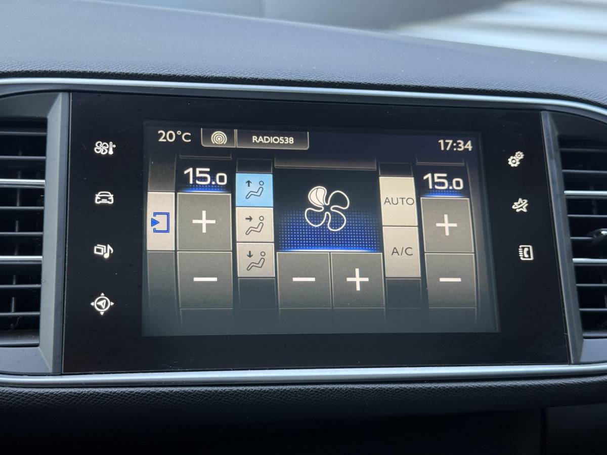 Peugeot 308 Peugeot 308 1.2 PureTech Blue Lease Premium Pano|Clima|Cruise|Trekhaak|PDC|Elek ramen|Lm velgen|D-riem vv in 2024|APK tot 09-2027