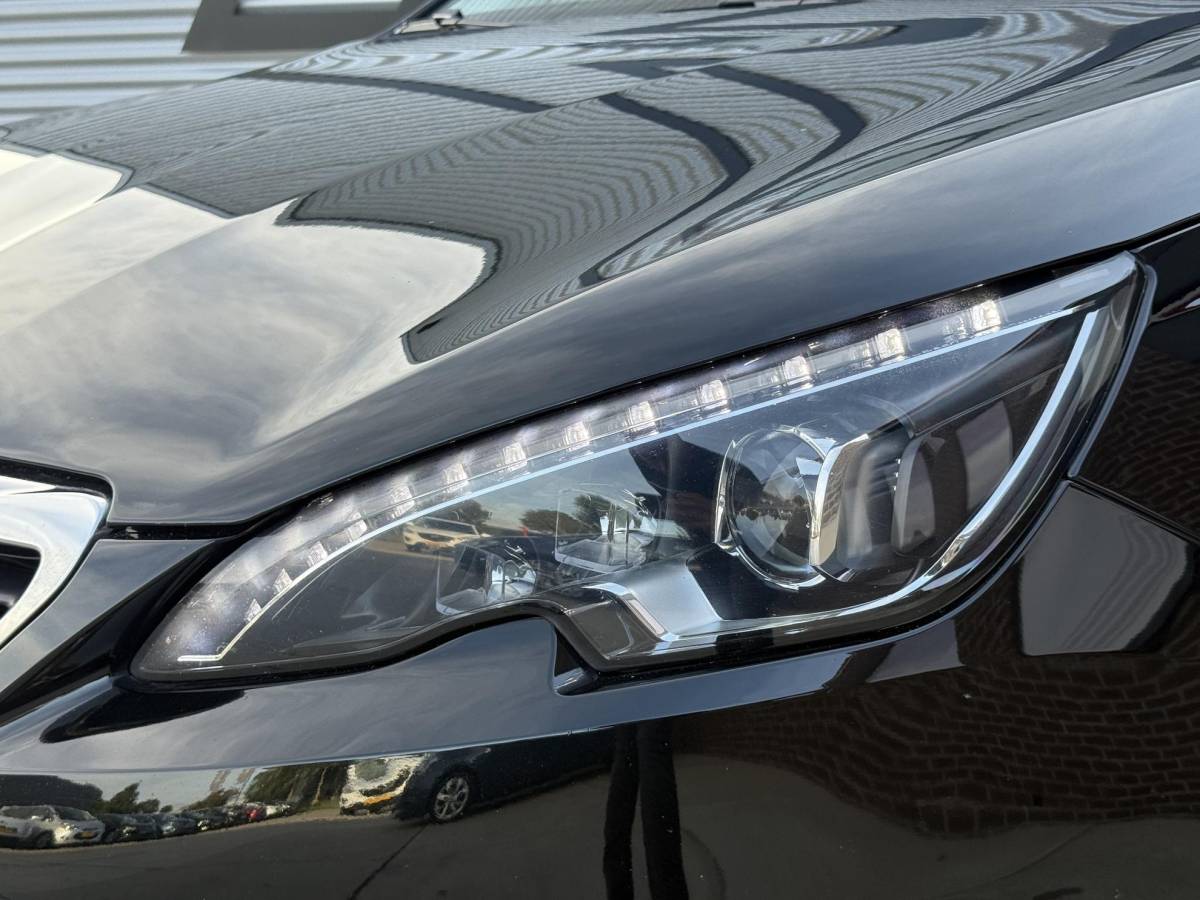 Peugeot 308 Peugeot 308 1.2 PureTech Blue Lease Premium Pano|Clima|Cruise|Trekhaak|PDC|Elek ramen|Lm velgen|D-riem vv in 2024|APK tot 09-2027