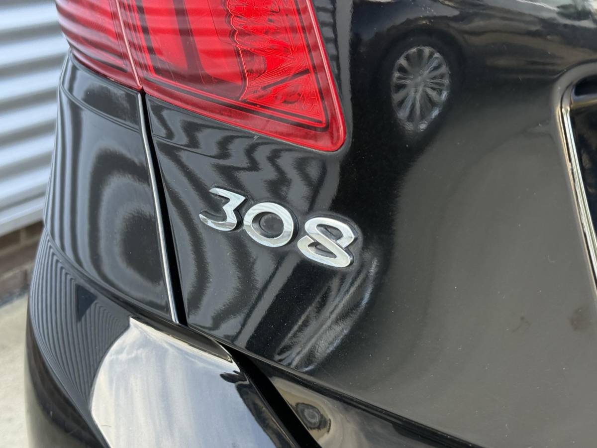 Peugeot 308 Peugeot 308 1.2 PureTech Blue Lease Premium Pano|Clima|Cruise|Trekhaak|PDC|Elek ramen|Lm velgen|D-riem vv in 2024|APK tot 09-2027