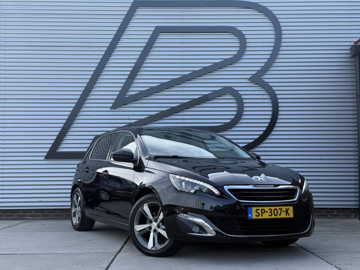 Peugeot 308 Peugeot 308 1.2 PureTech Blue Lease Premium Pano|Clima|Cruise|Trekhaak|PDC|Elek ramen|Lm velgen|D-riem vv in 2024|APK tot 09-2027