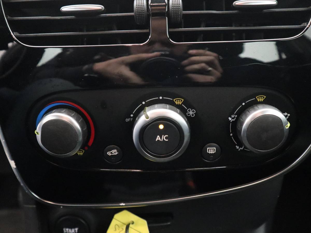 Renault Clio Renault Clio 0.9 TCe Expression TREKHAAK / AIRCO / NAVI / BLUETOOTH / CRUISE / NL-AUTO