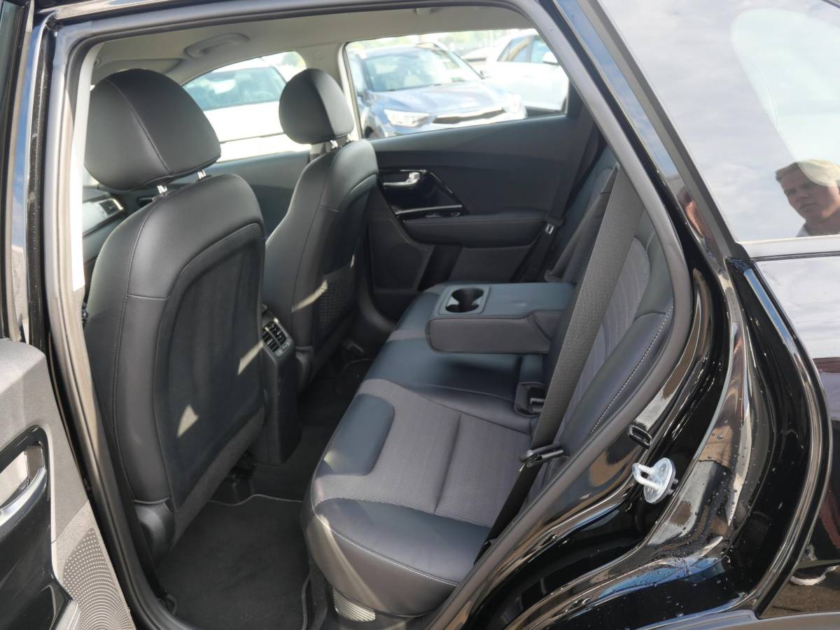Kia Niro Kia Niro 1.6 GDi Hybrid DynamicLine | Navigatie | Camera | Clima | Cruise |