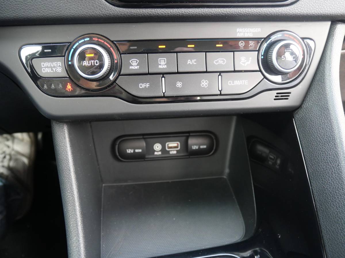 Kia Niro Kia Niro 1.6 GDi Hybrid DynamicLine | Navigatie | Camera | Clima | Cruise |