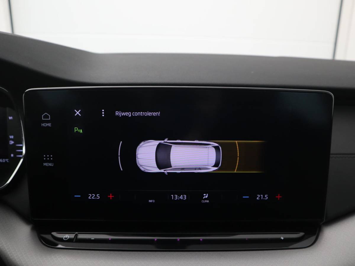 Škoda Octavia Skoda Octavia Combi 1.0 e-TSI Business Edition AUTOMAAT / TREKHAAK / FULL LED / CARPLAY / NAVI / CLIMA / PDC / NL-AUTO