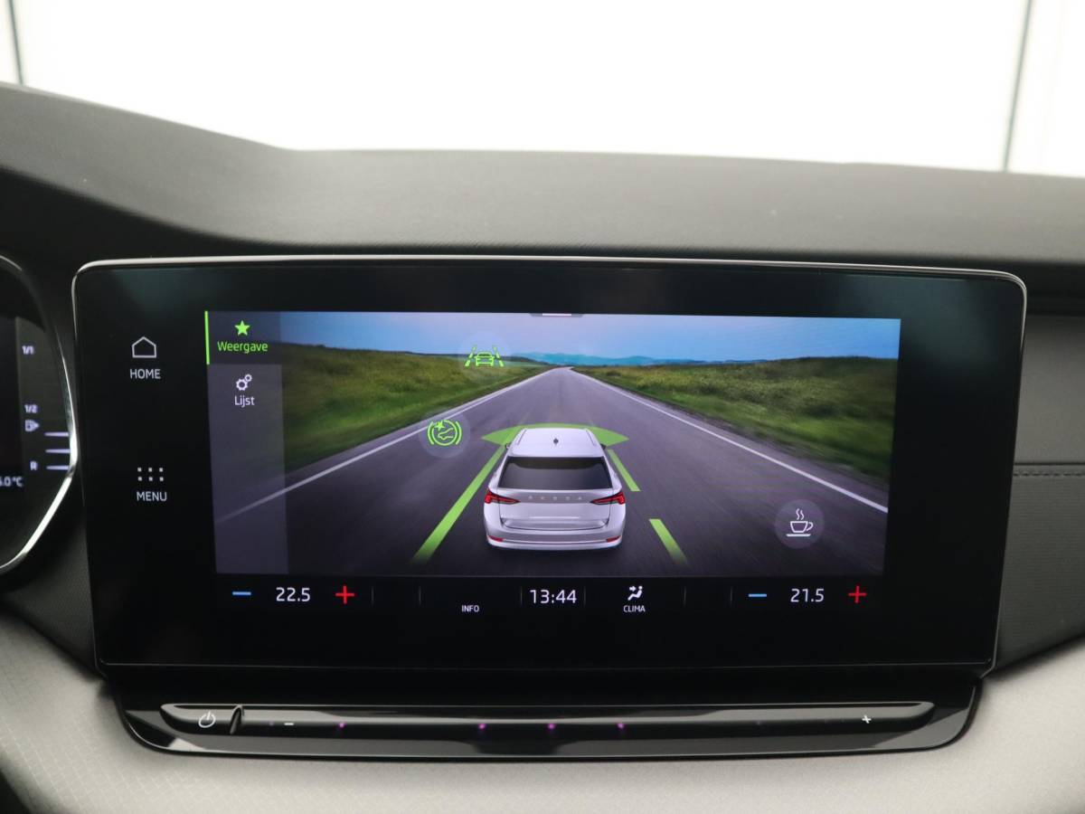 Škoda Octavia Skoda Octavia Combi 1.0 e-TSI Business Edition AUTOMAAT / TREKHAAK / FULL LED / CARPLAY / NAVI / CLIMA / PDC / NL-AUTO