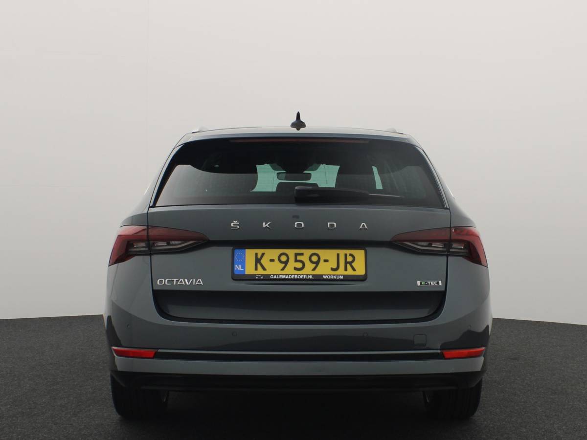 Škoda Octavia Skoda Octavia Combi 1.0 e-TSI Business Edition AUTOMAAT / TREKHAAK / FULL LED / CARPLAY / NAVI / CLIMA / PDC / NL-AUTO